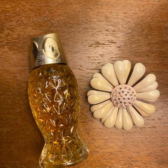 🦉 🌼❤️Golden tone owl Avon Perfume Bottle with Cream and pink vintage Flower pin - Picture 3 of 11